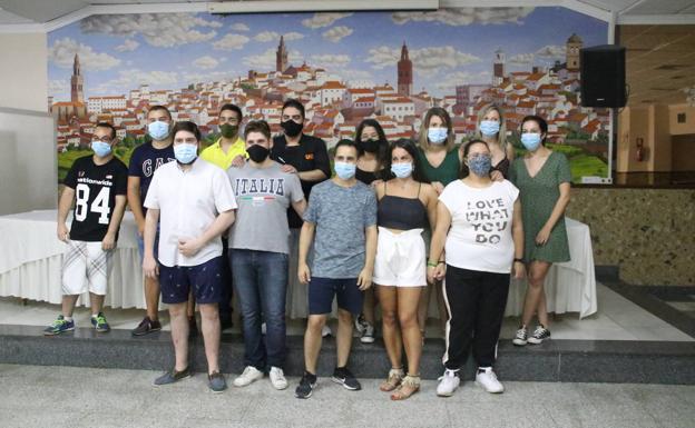 13 jóvenes se forman como ayudantes de cocina gracias a la Cámara de Comercio