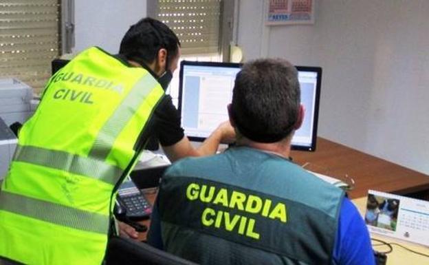 La Guardia Civil detiene e investiga a cuatro vecinos de Brovales por el robo en dos fincas del municipio