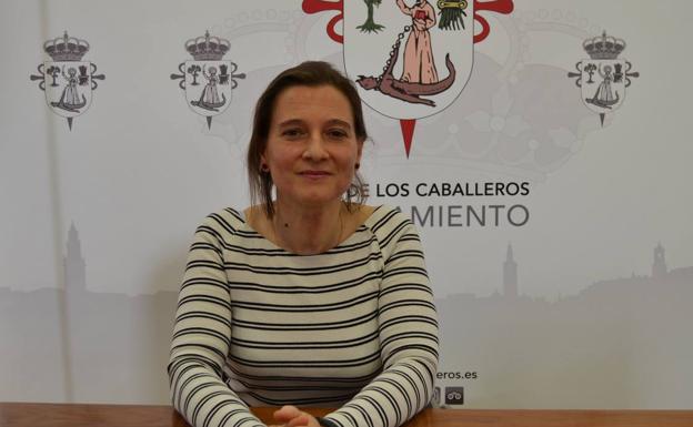 La concejala del PP, Manuela Cordobés, tumba el Presupuesto municipal del Ayuntamiento de Jerez de los Caballeros