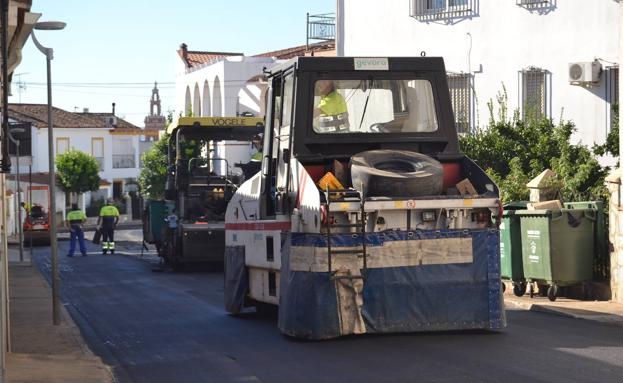 El Ayuntamiento acomete la renovación del pavimento de la barriada 'Nuevo Jerez'