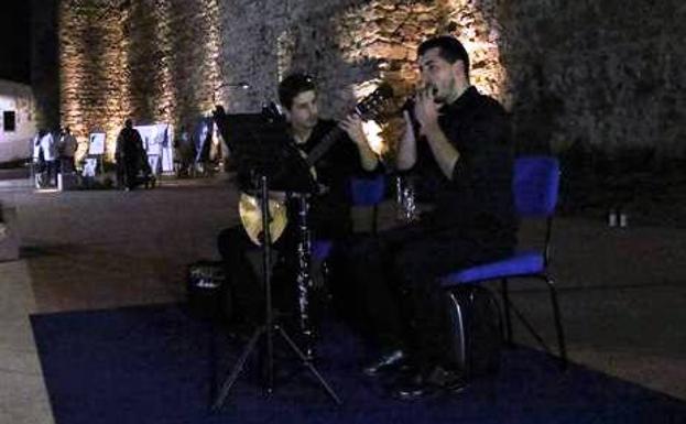 Teatro y la música de 'Amaro Brothers' este fin de semana en el marco del programa 'EnRedArte'