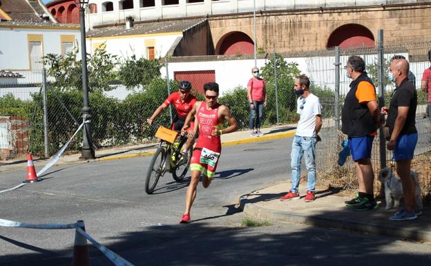 Igor Bellido y María Rico, campeones del VI Triatlón 'Ciudad del Temple'