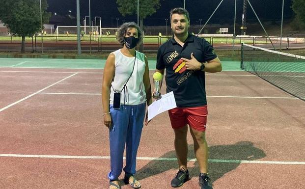 Francisco Labrador gana el Torneo de verano de Tenis en Jerez de los Caballeros
