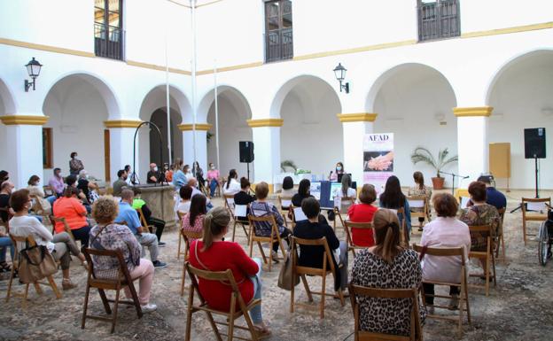 AFAD reivindica más recursos para las personas con alzhéimer y sus cuidadores en el Día Mundial de esta enfermedad