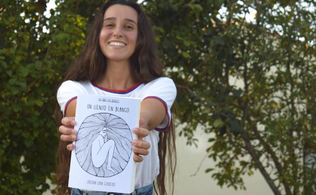 La joven valuenguera Cristina Ciria publica su primera novela 'Un lienzo en blanco'