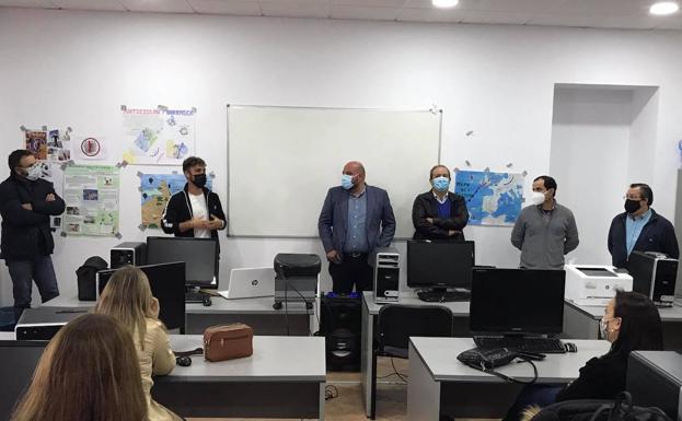 Alumnos jerezanos de las Escuelas Profesionales Sierra Suroeste VIII reciben sus certificados de profesionalidad