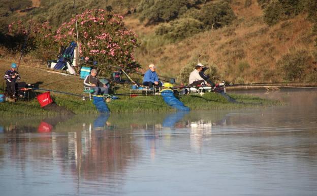 La Sociedad de Pesca Balboa celebra, el 19 de diciembre, el III 'Trofeo de Navidad' en la Charca de la Albuera