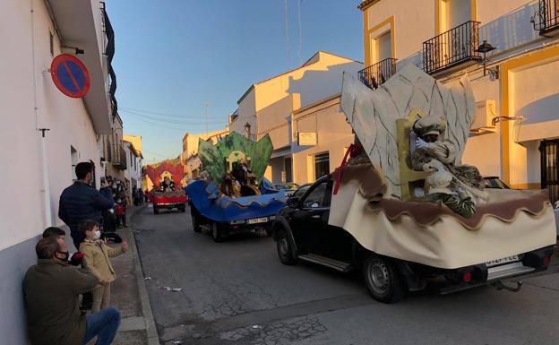 La magia de los Reyes Magos impregna las calles de Jerez y sus pedanías pese a la Covid-19