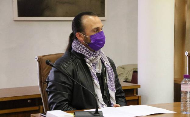 «Seguiré trabajando, ya que mi vocación de servicio público está por encima de la situación política en la que me encuentre»
