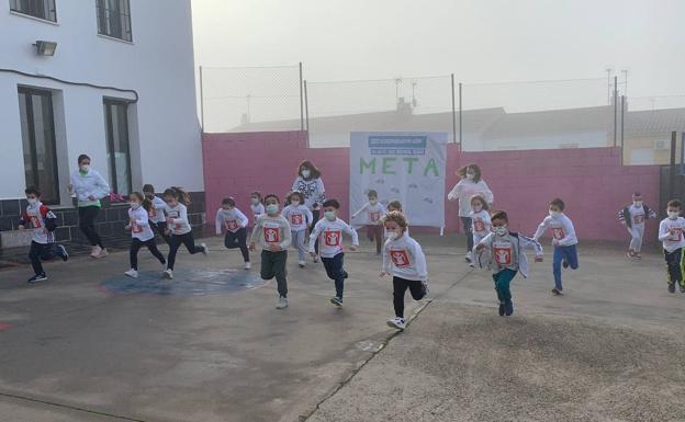 El CEIP 'El Rodeo' recauda 1.289 euros para 'Save the Children' con una carrera solidaria