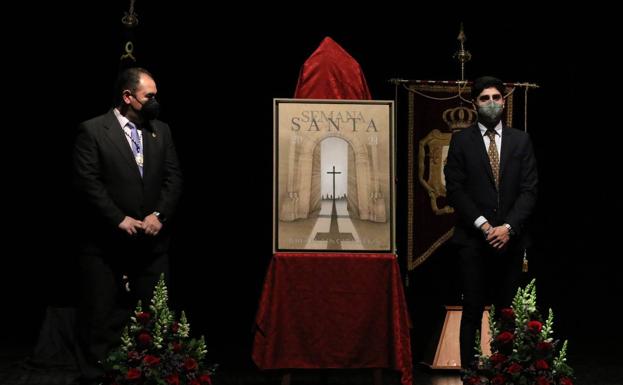 La Cruz y la luz, símbolos de esperanza, unión y fe, anuncian la Semana Santa de Jerez de los Caballeros