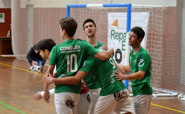 Cáceres y Jerez se afianzan arriba