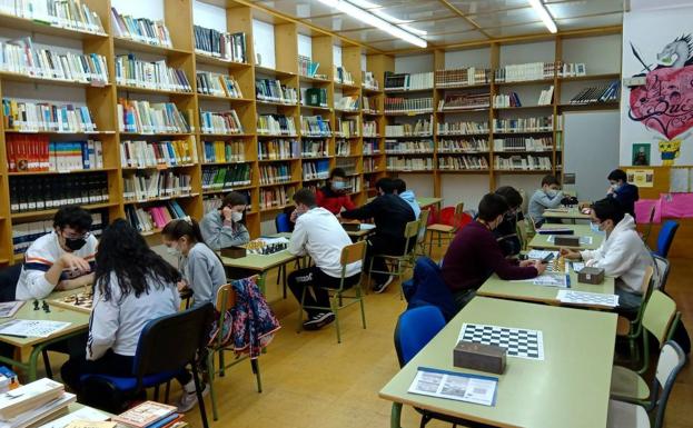 El IES 'Ramón Carande' inicia el proyecto de desarrollo de capacidades 'Ajedrez en la escuela'