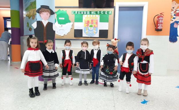 Los centros educativos de Jerez y sus pedanías celebran el 'Día de Extremadura en la Escuela'
