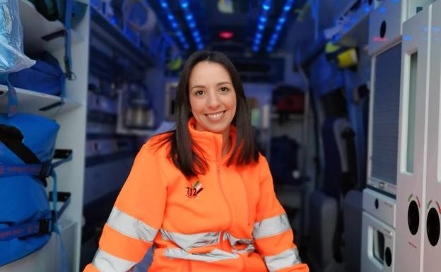 «Seguimos siendo minoría, pero, cada día, somos más las mujeres que llevamos una ambulancia»
