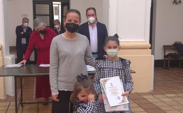 La Junta de Cofradías entrega los premios del concurso 'Semana Santa en el colegio'