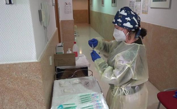 El Centro de Salud de Jerez comunica a las personas de entre 70 y 79 años sin vacunar que faciliten sus datos