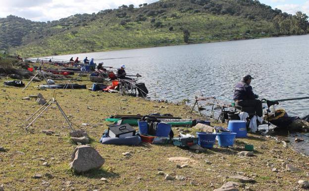 El embalse de Valuengo acoge, este sábado, el 50º Concurso Internacional de Pesca 'Trofeo Conquistadores'