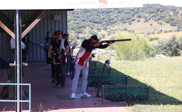 Juan Manuel González, vencedor del Campeonato absoluto de Extremadura de Foso Olímpico a 125 platos