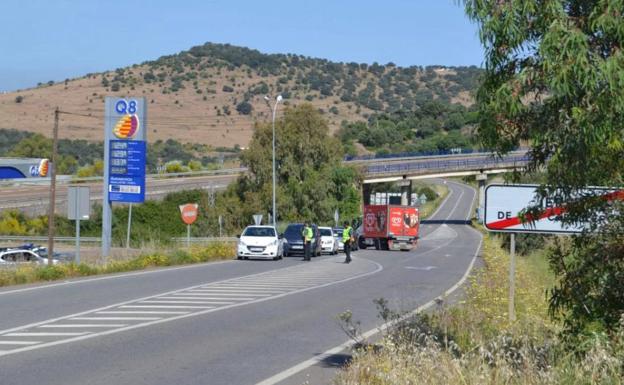 El Ayuntamiento señaliza los accesos a Jerez cortados por el cierre perimetral e intensifica las labores de desinfección