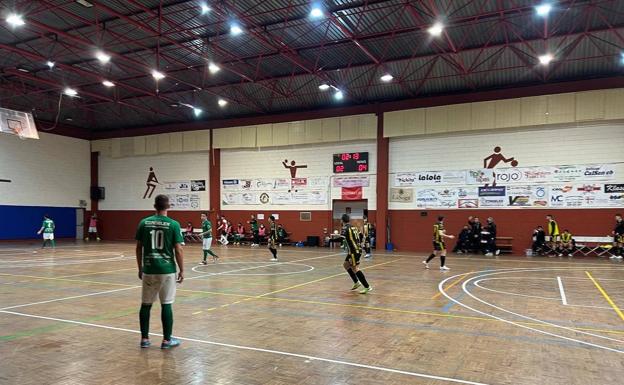 El Cáceres gana el derbi en Jerez