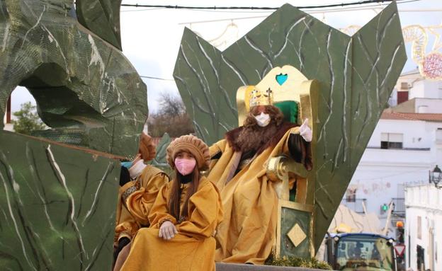 Los Reyes Magos inundan de ilusión y alegría las calles de Jerez durante la tradicional cabalgata