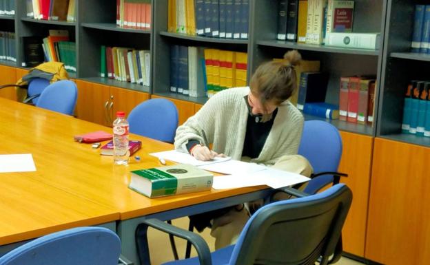 Irene Ferrero, alumna del IES 'Ramón Carande', gana la fase regional del certamen 'Ciceronianum'