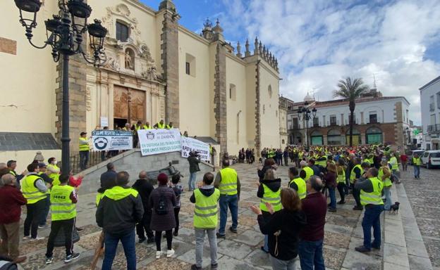 Continúan las protestas del sector del transporte