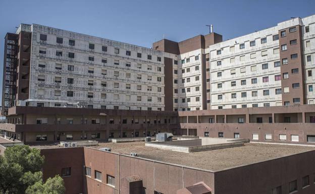 El herido en Jerez de los Caballeros permanece en la planta de cirugía torácica con pronóstico reservado
