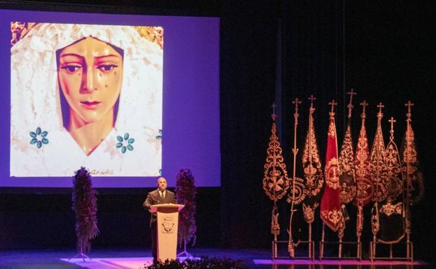 Jesús González Giles retrata en su Pregón el carácter genuino y el patrimonio humano de la Semana Santa Jerezana