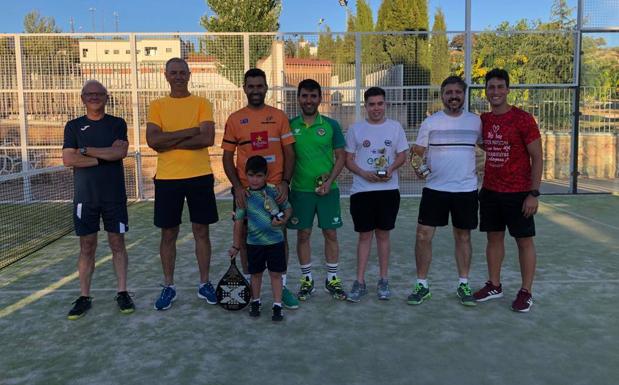 El equipo 'Amiguitos' gana la Liga local de Pádel y la Copa
