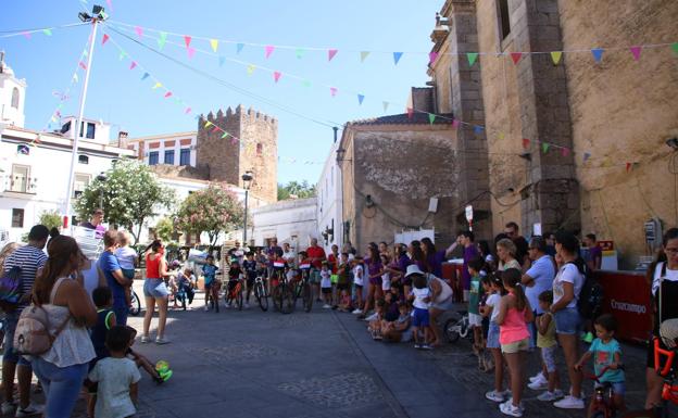 El barrio de Santa María continúa esta noche con su tradicional «velá»