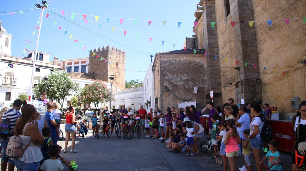 El barrio de Santa María continúa este sábado con su tradicional «velá»