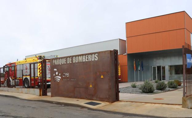 El nuevo parque de bomberos de Jerez de los Caballeros abre sus puertas con unas instalaciones más modernas y funcionales