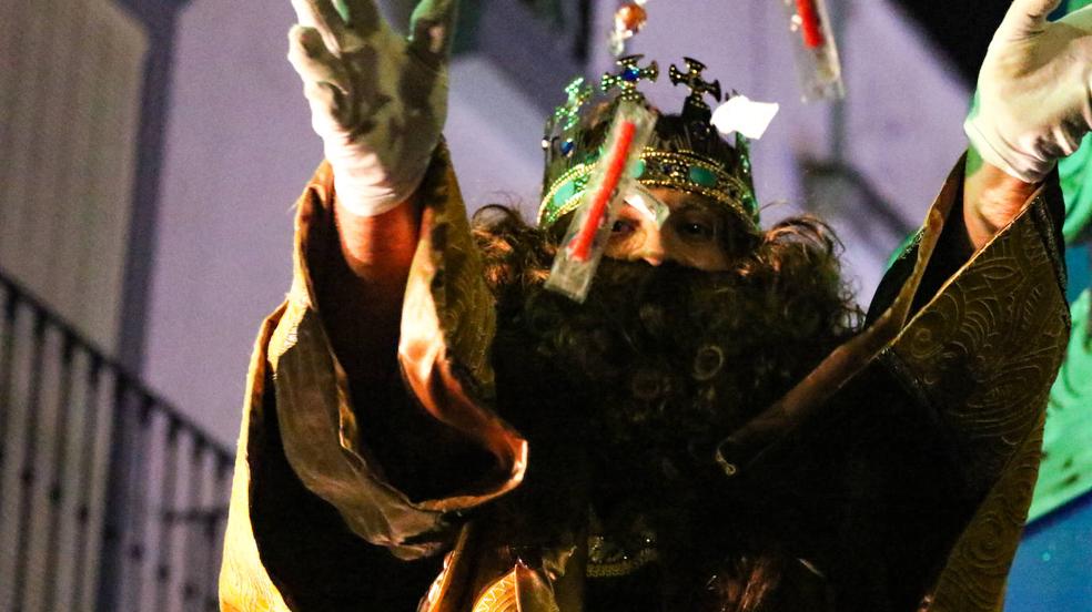 La cabalgata de Reyes Magos inunda de ilusión y magia las calles de Jerez