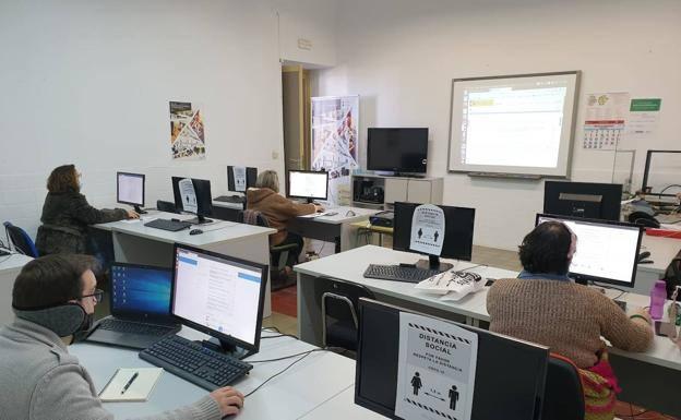 El NCC de Jerez de los Caballeros propone el taller 'Trámites y gestiones online con la administración'