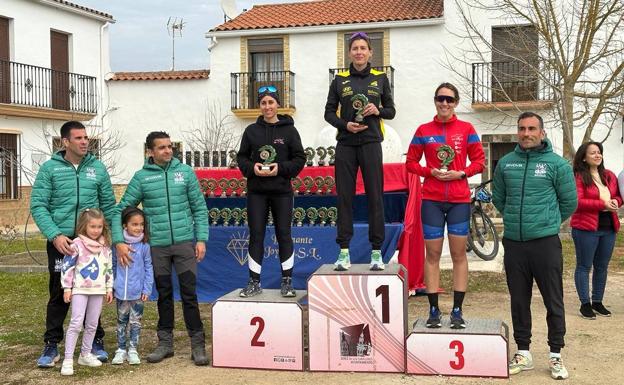 Carlos Corcho y Cristina Durán, vencedores del III Duatlón Cross Jerez de los Caballeros-La Bazana