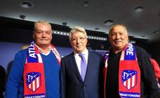 El Atlético de Madrid reconoce los 25 años de la Peña Atlética 'La Zarza'