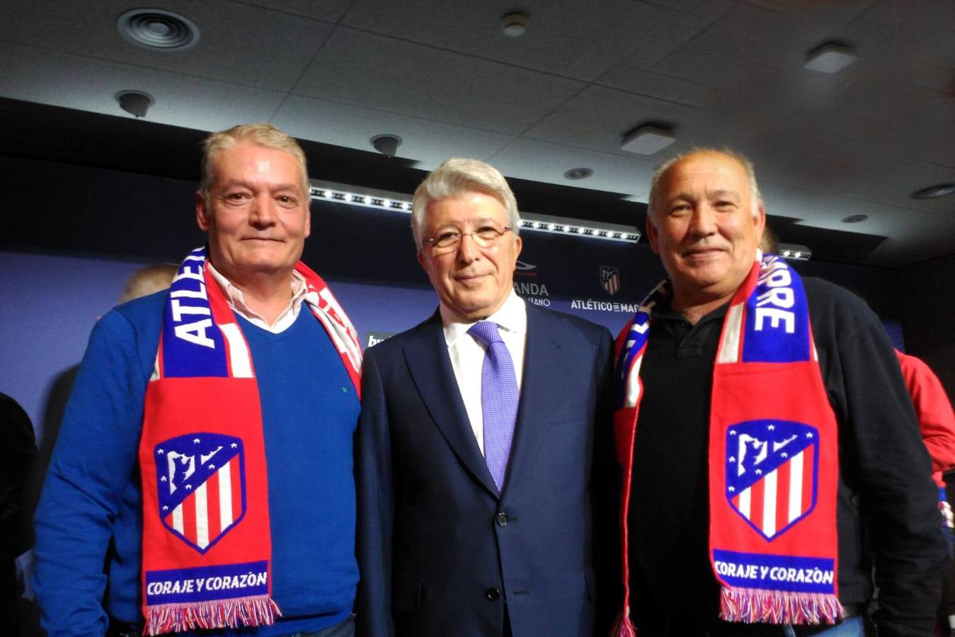 El Atlético de Madrid reconoce los 25 años de la Peña Atlética 'La Zarza'