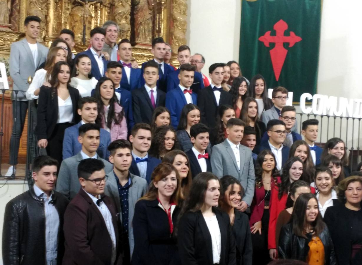 49 jóvenes y 10 adultos reciben la confirmación en la iglesia de San Martín