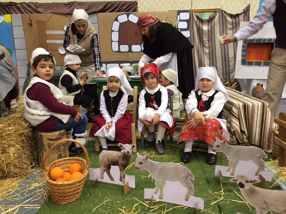 El Colegio escenifica con éxito un Belén viviente