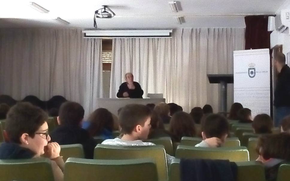 El escritor Leandro Pozas mantiene un encuentro con alumnos del colegio