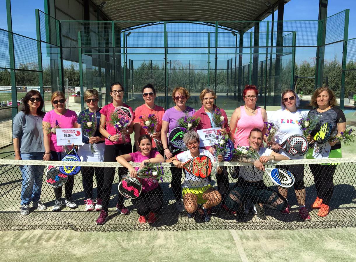 Lola González se impone en el torneo de pádel 8M