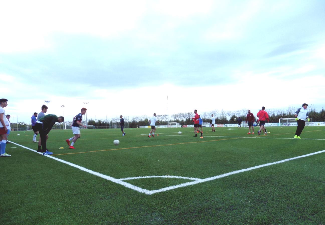 Debut del Zarceño en el campo de césped artificial