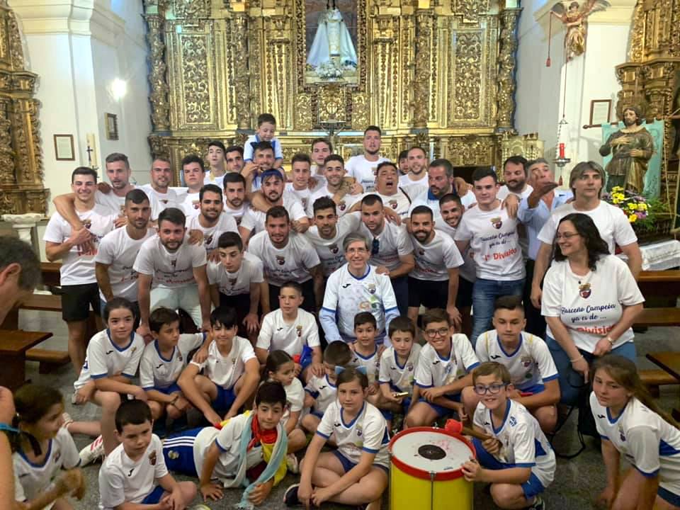 Ofrenda a la Virgen, recepción en el Ayuntamiento y baño en El Pilar