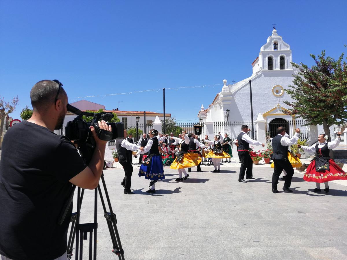 El Grupo de Coros y Danzas 'Tierrablanca' graba para Canal Extremadura TV