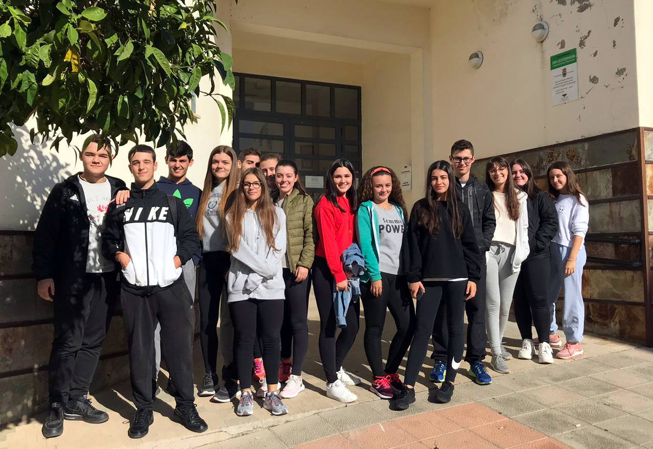 Los centros educativos de la localidad sirven a la comunidad