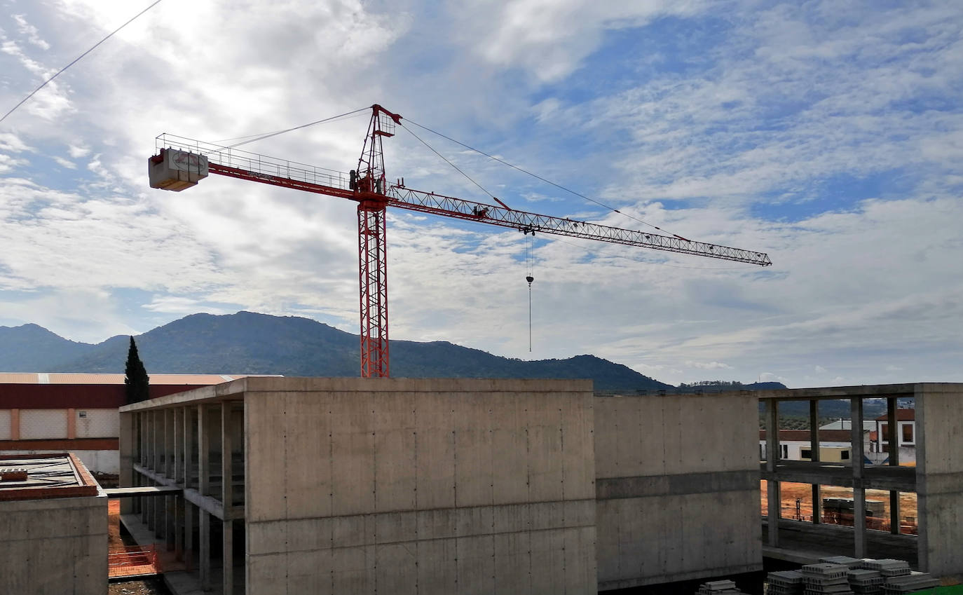 Preocupación de la comunidad educativa por el retraso en las obras del nuevo colegio