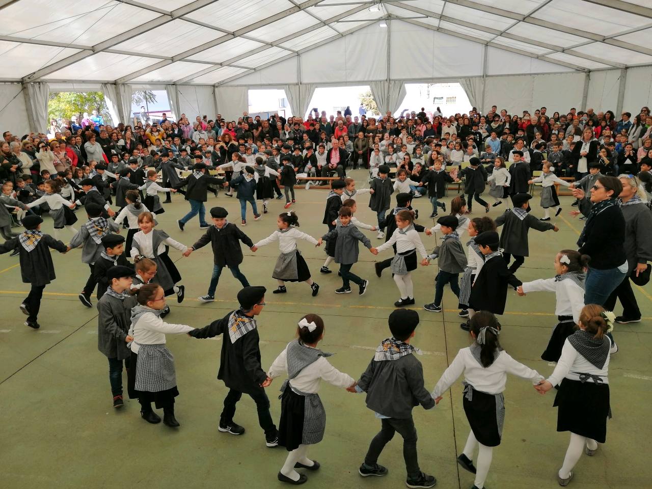Los escolares dan el pistoletazo de salida a la fiesta de San Martín