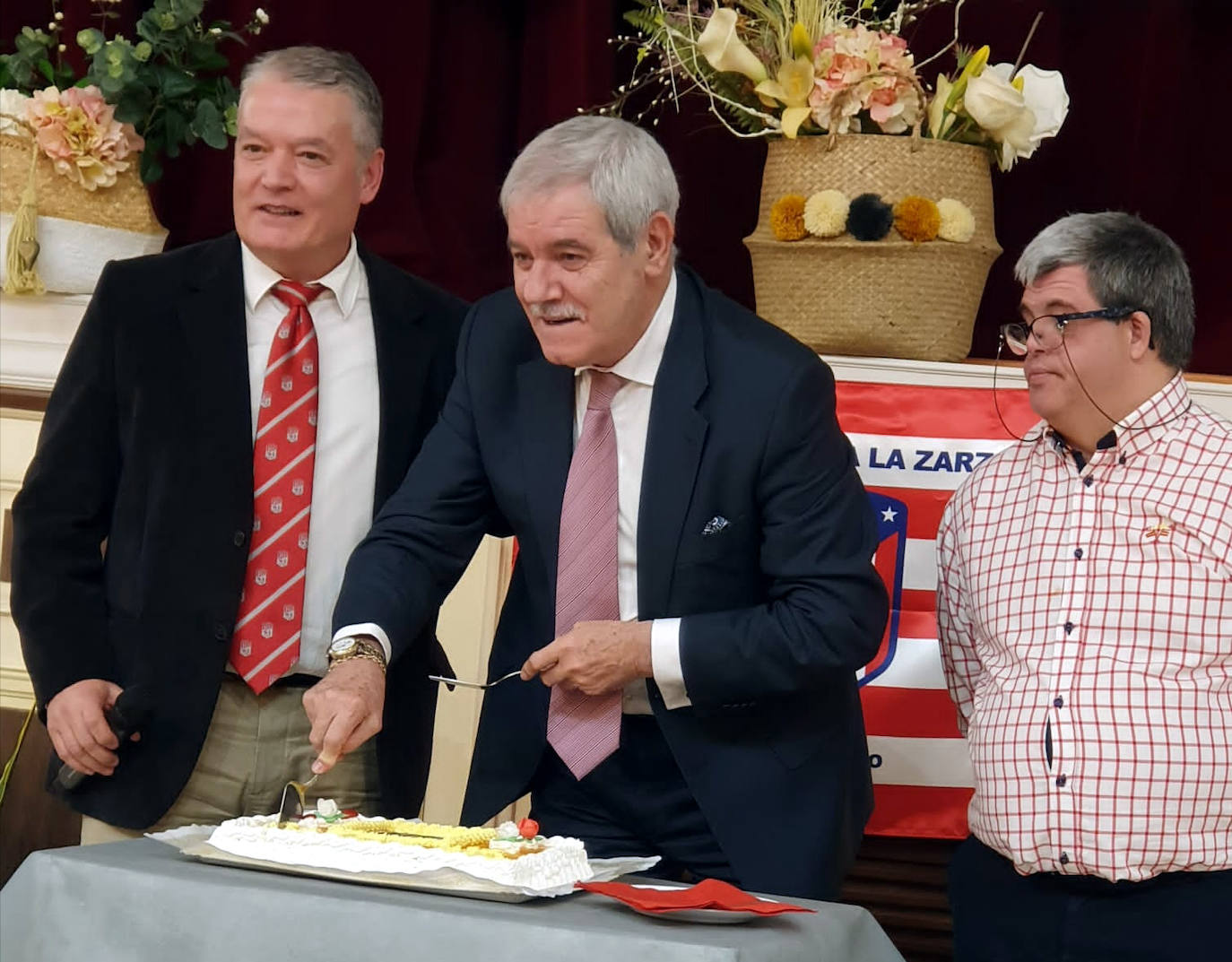El ex jugador atlético, Leal, invitado de honor en la gala de la Peña